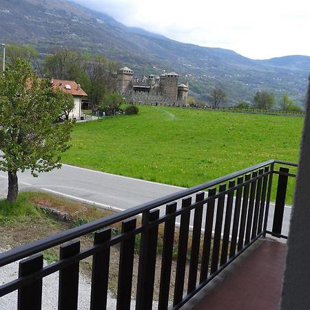 Vue Du Chateau Villa Fenis Eksteriør billede