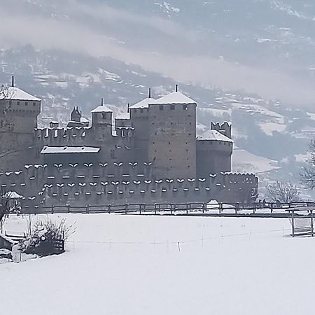 Vue Du Chateau Villa Fenis Eksteriør billede