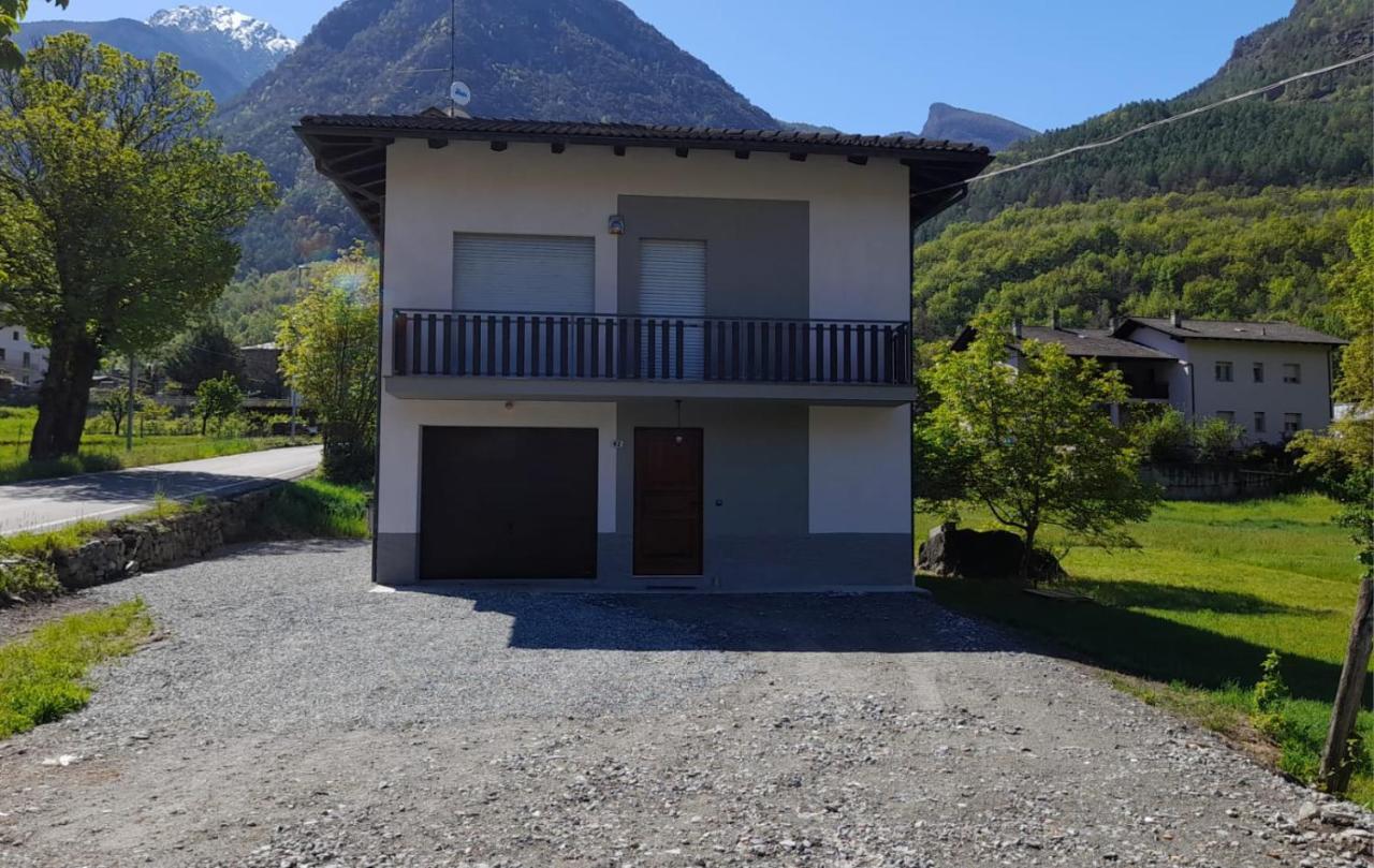 Vue Du Chateau Villa Fenis Eksteriør billede