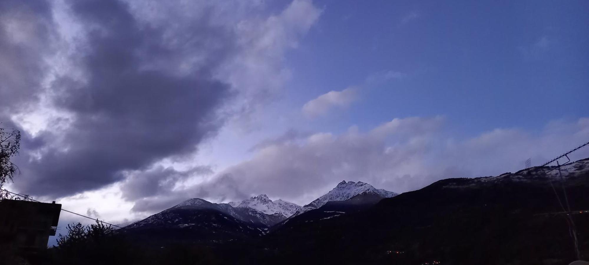Vue Du Chateau Villa Fenis Eksteriør billede